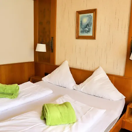 & Wander Gassbachtal Hotel